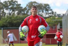 Rochet, goleiro do Inter, no CT Parque Gigante