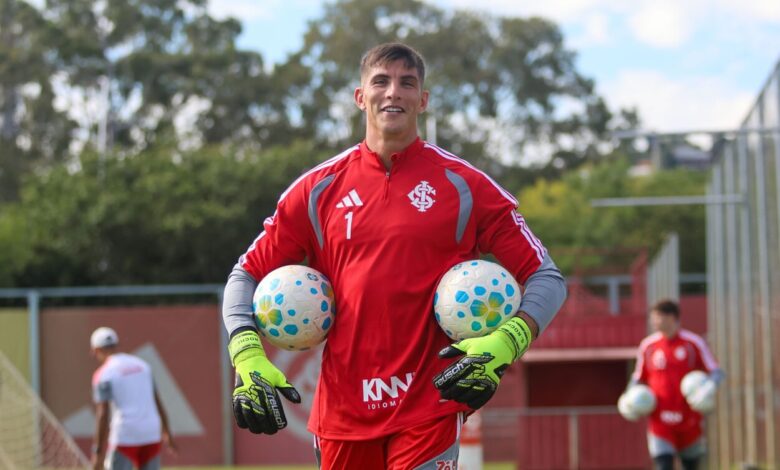 Rochet, goleiro do Inter, no CT Parque Gigante