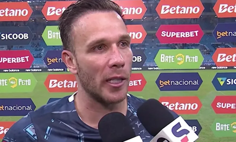 Arthur desabafa após derrota do Grêmio, fala do futuro e admite: "Não estamos felizes" Arthur do Grêmio