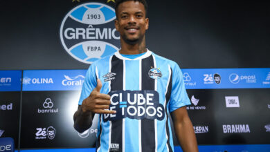 Na web, Caio Paulista se desculpa e cita infância com a mãe após erro no Grêmio Caio Paulista errou no Grêmio