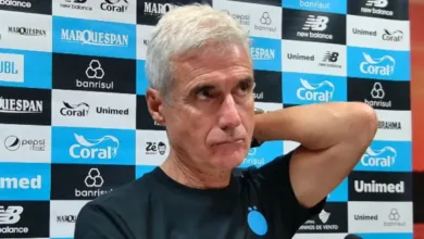 Luís Castro expõe bastidor de última hora com dupla do Grêmio Luís Castro pelo Grêmio
