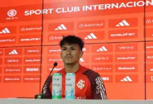 Súmula de Vitória x Inter justifica cartões para Bernabei: "Tentou enganar" Bernabei pelo Inter