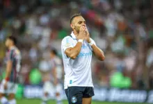 Braithwaite com a camisa do Grêmio