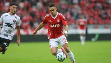 Pedro Ernesto diz para Inter soltar a mão de Borré: "Faz dois gols por semestre" Borré titular do Inter