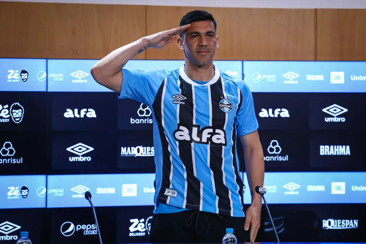 Com Balbuena de capitão, Grêmio está escalado para enfrentar o Flamengo Balbuena chega ao Grêmio