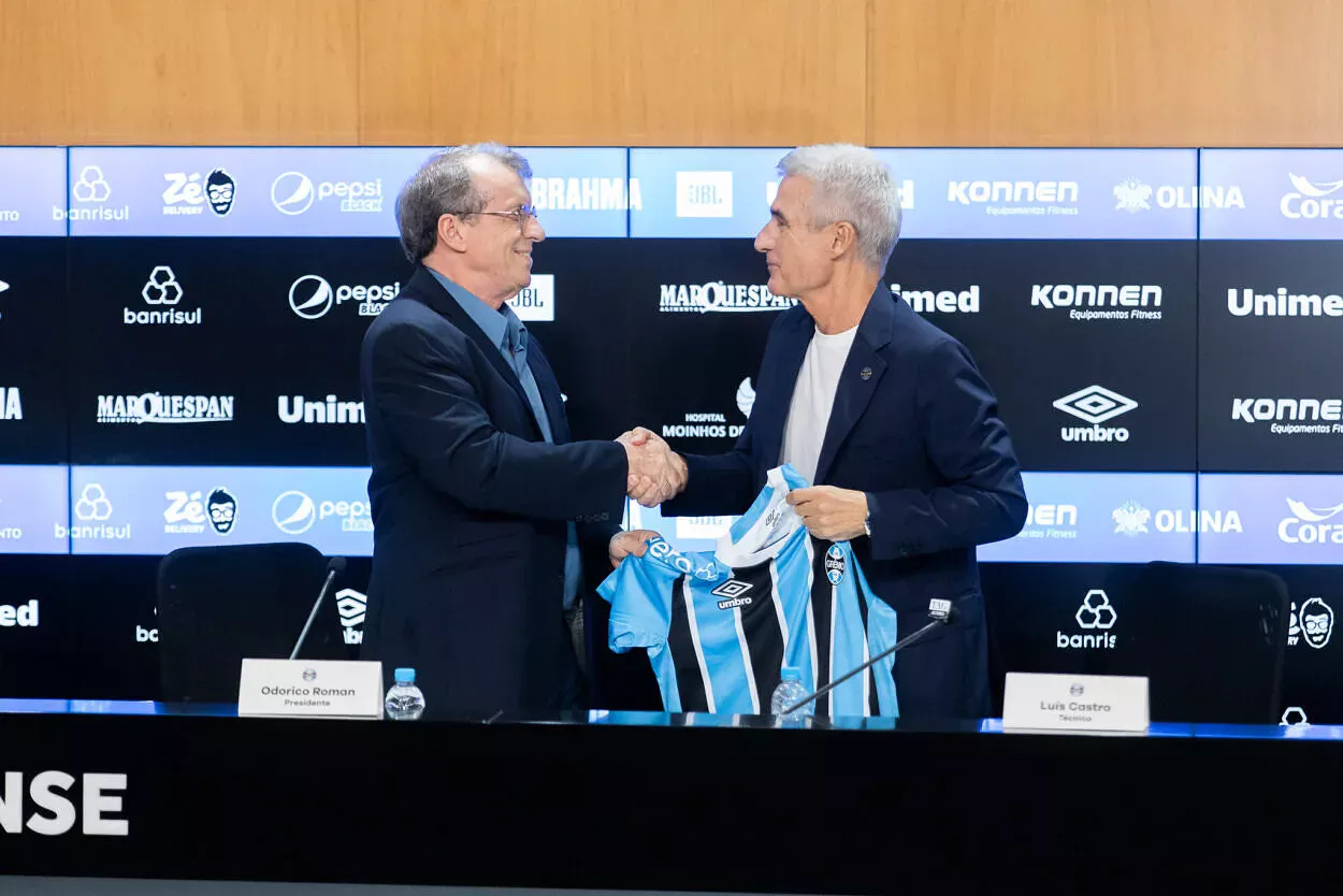Técnico do Grêmio minimiza dinheiro no futebol, mas vê Flamengo "candidato a tudo" Grêmio apresenta treinador