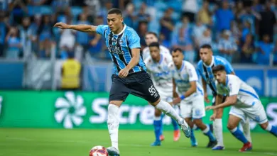 Carlos Vinícius pelo Grêmio