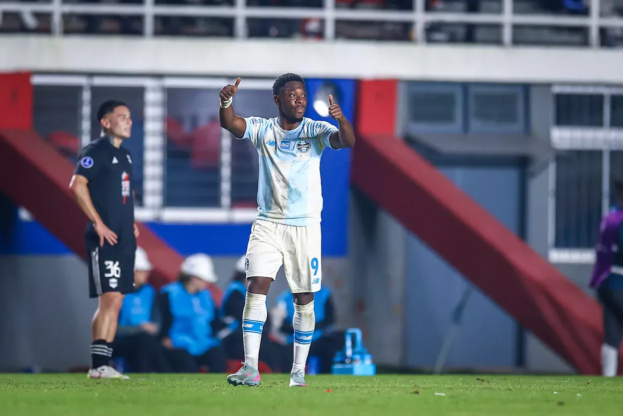 Amuzu pelo Grêmio