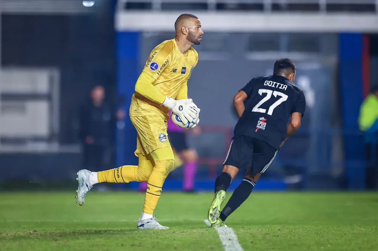 Weverton pelo Grêmio
