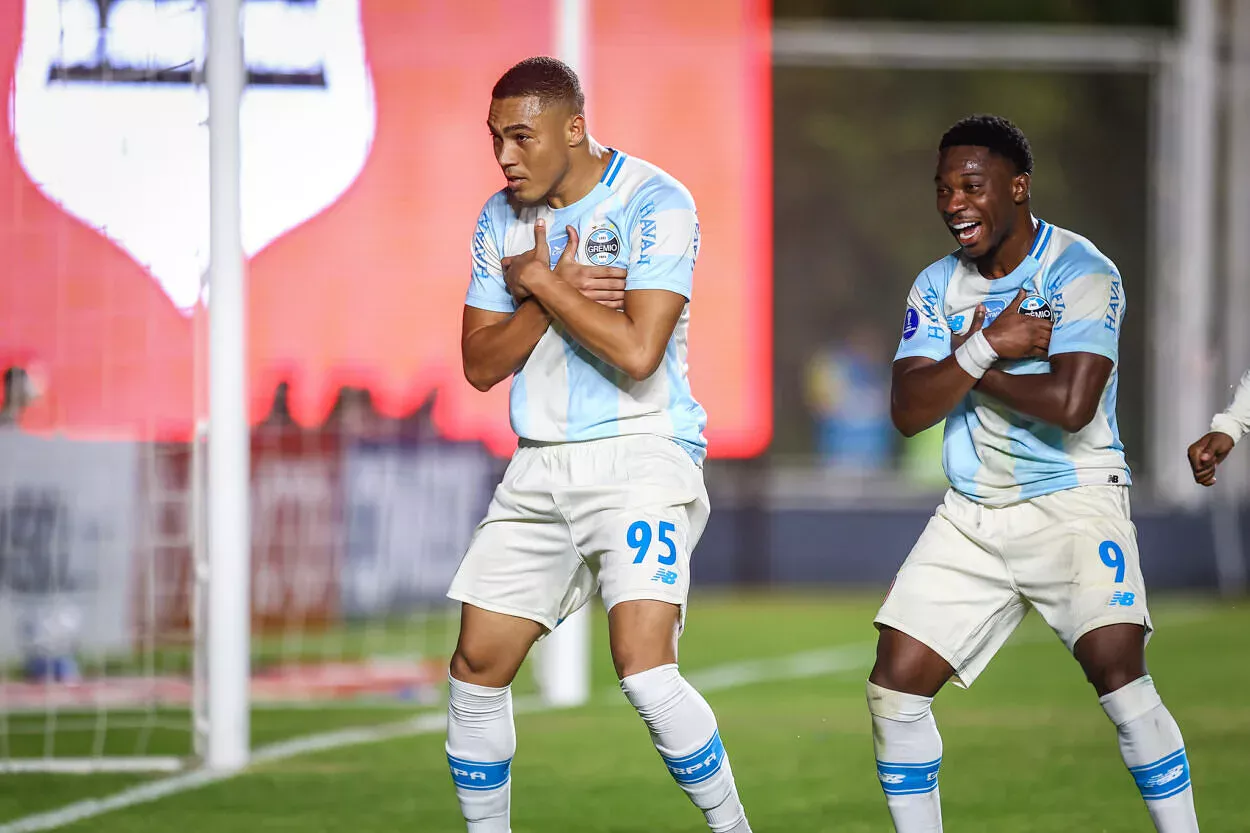 RS - ESPORTES/COPA SUL-AMERICANA - Lance da partida Deportivo Riestra x Grêmio, no Pedro Bidegain na data de 05/05/2026, válida pela Copa Sul-Americana 2026. FOTO: LUCAS UEBEL/GRÊMIO FBPA