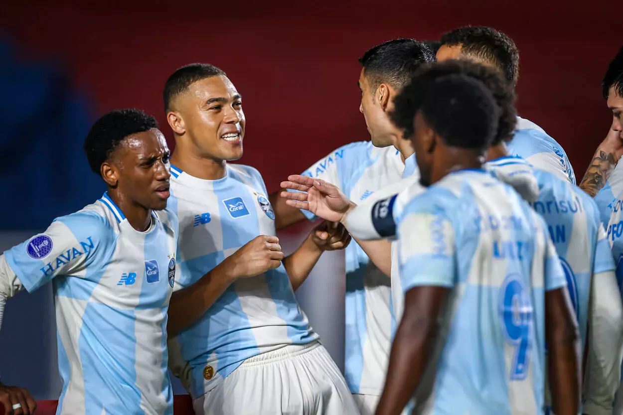 RS - ESPORTES/COPA SUL-AMERICANA - Lance da partida Deportivo Riestra x Grêmio, no Pedro Bidegain na data de 05/05/2026, válida pela Copa Sul-Americana 2026. FOTO: LUCAS UEBEL/GRÊMIO FBPA