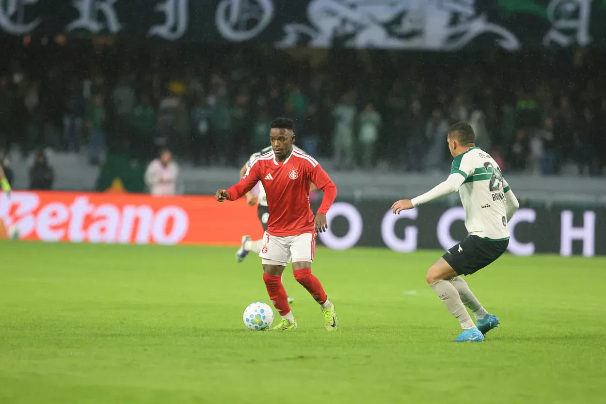 Técnico do Coritiba diz o que achou do Inter: "Extremamente bem treinado" Inter encara o Coritiba