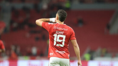 Rafael Borré, marca gol do Inter contra o Athletic-MG