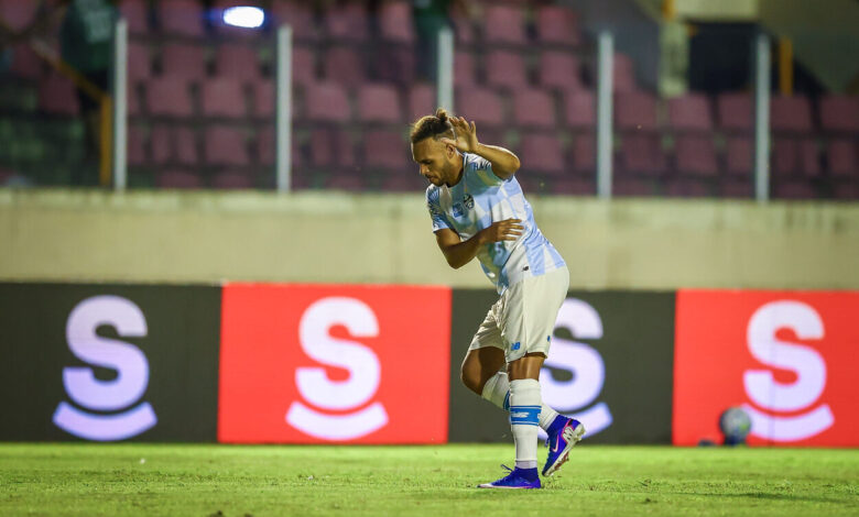 Braithwaite pelo Grêmio
