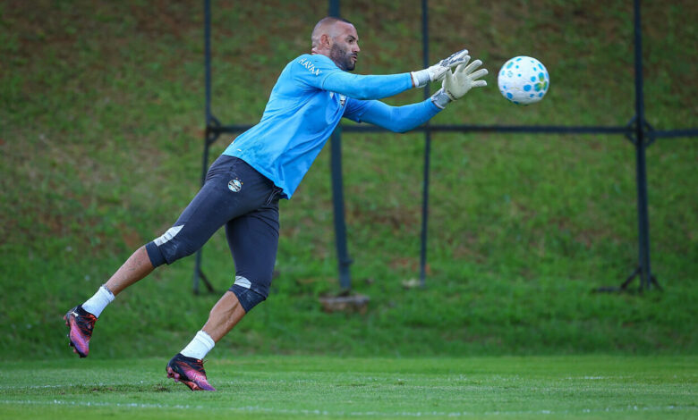 Weverton pelo Grêmio