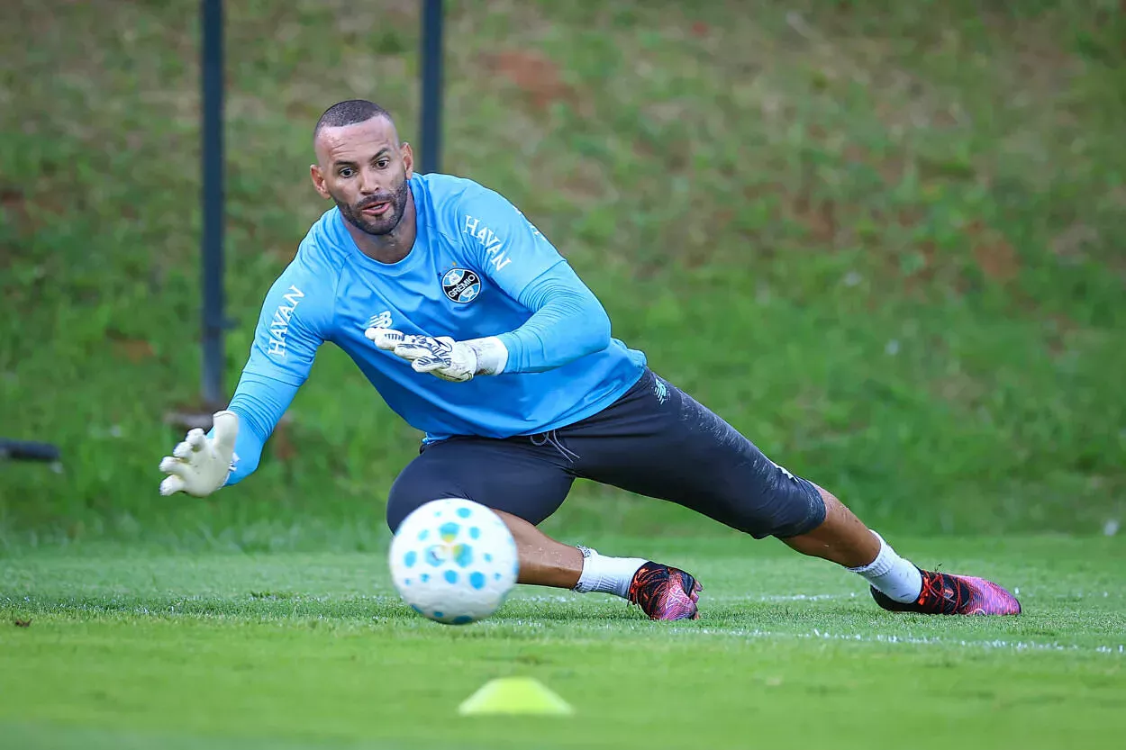 Weverton na Copa? Saiba como assistir ao vivo a coletiva e a lista de Carlo Ancelotti Weverton do Grêmio