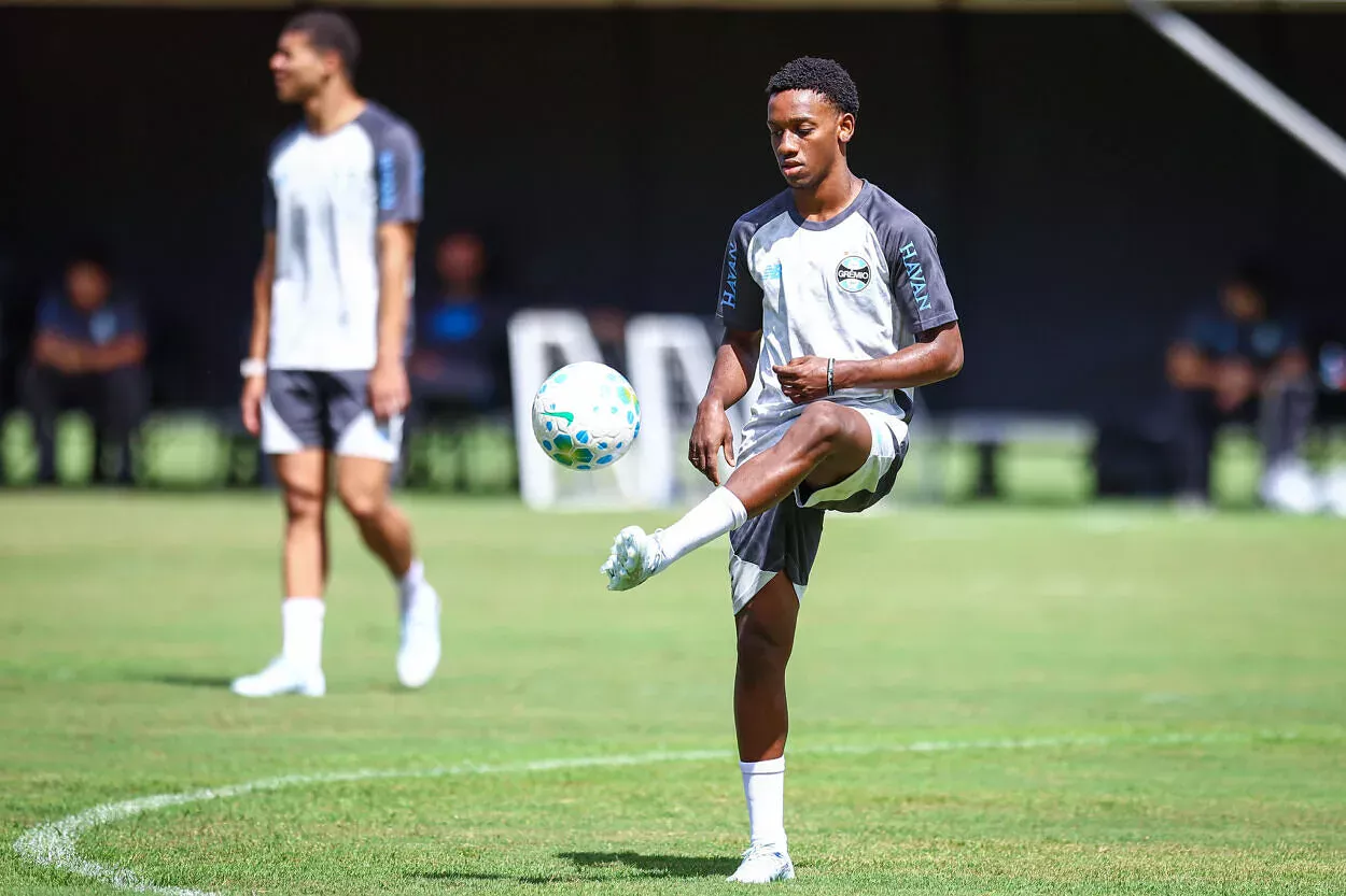 Gabriel Mec se manifesta antes de Bahia x Grêmio: "Precisamos sair desta fase" Gabriel Mec pelo Grêmio
