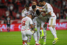 Elenco do Inter comemorando gol contra o Vasco