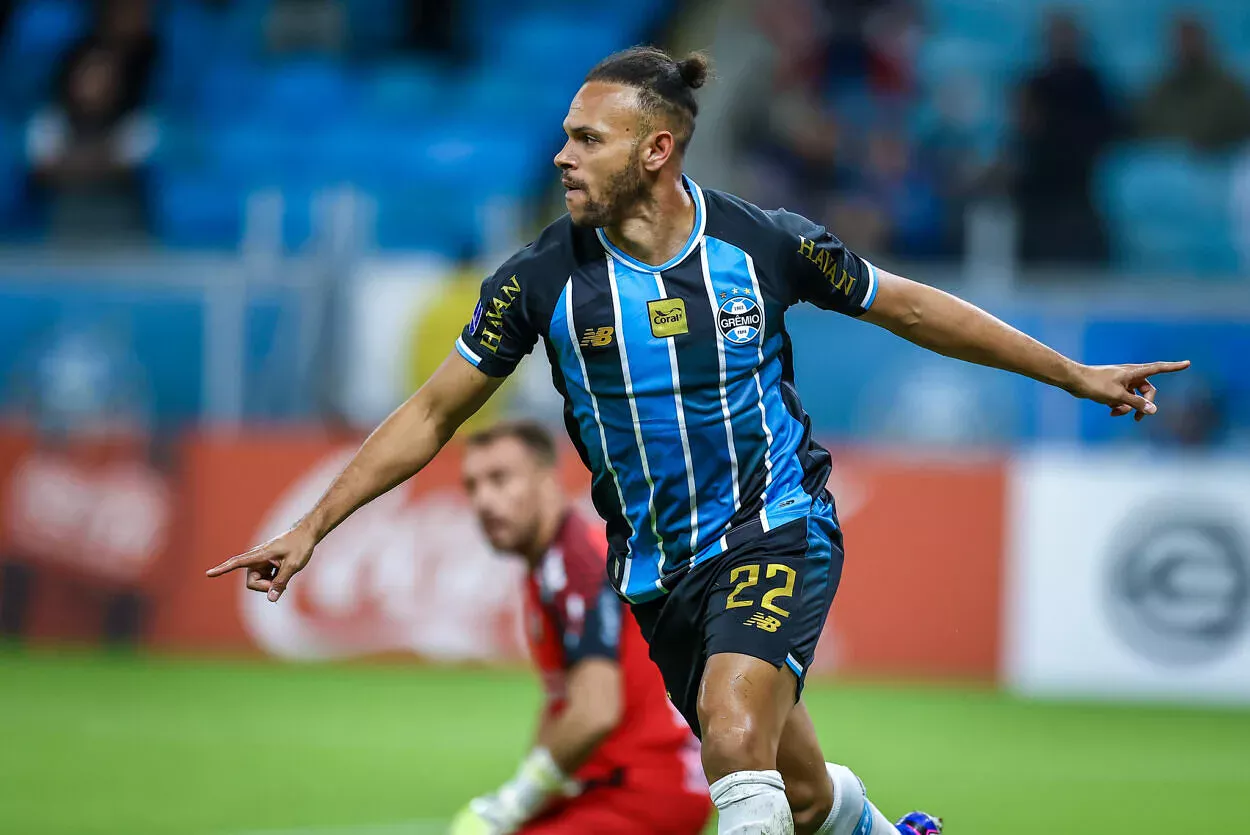 Luís Castro vê Braithwaite crescer no Grêmio e abre disputa no ataque RS - FUTEBOL/CONMEBOL SULAMERICANA 2026 /GREMIO X PALESTINO - ESPORTES - Lance da partida entre Grêmio e Palestino, disputada na noite desta quarta-feira, na Arena do Grêmio, valida pela Copa Sul-americana 2026. FOTO: LUCAS UEBEL/GREMIO FBPA