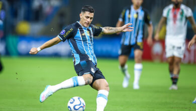 Grêmio vê Pavón encerrar jejum gigante com golaço contra o Palestino RS - FUTEBOL/CONMEBOL SULAMERICANA 2026 /GREMIO X PALESTINO - ESPORTES - Lance da partida entre Grêmio e Palestino, disputada na noite desta quarta-feira, na Arena do Grêmio, valida pela Copa Sul-americana 2026. FOTO: LUCAS UEBEL/GREMIO FBPA