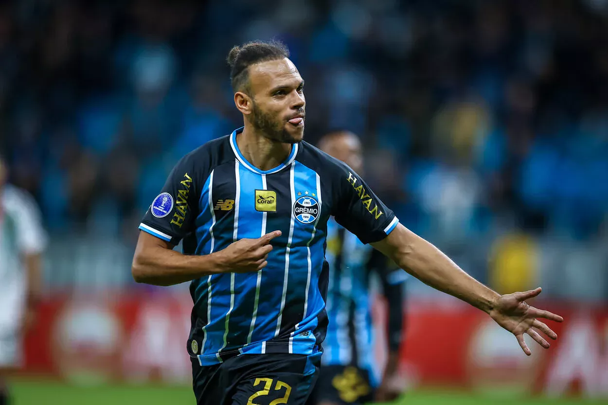 Grêmio vence Palestino, espanta susto na tabela e mira liderança RS - FUTEBOL/CONMEBOL SULAMERICANA 2026 /GREMIO X PALESTINO - ESPORTES - Lance da partida entre Grêmio e Palestino, disputada na noite desta quarta-feira, na Arena do Grêmio, valida pela Copa Sul-americana 2026. FOTO: LUCAS UEBEL/GREMIO FBPA