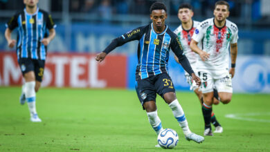 Gabriel Mec revela bastidor do Grêmio e cita peso de Braithwaite na Arena RS - FUTEBOL/CONMEBOL SULAMERICANA 2026 /GREMIO X PALESTINO - ESPORTES - Lance da partida entre Grêmio e Palestino, disputada na noite desta quarta-feira, na Arena do Grêmio, valida pela Copa Sul-americana 2026. FOTO: LUCAS UEBEL/GREMIO FBPA