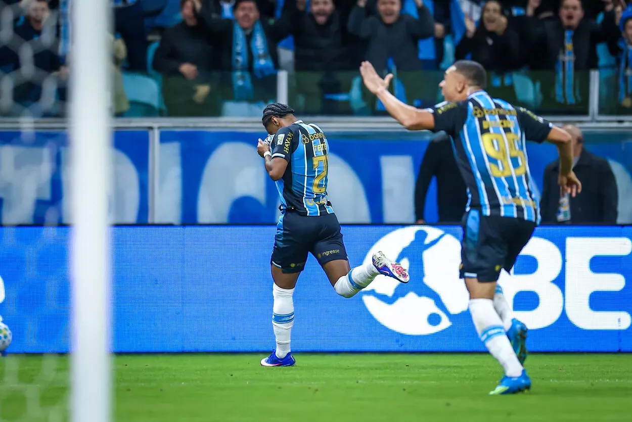 Bastidores: Tetê usa exemplo de Amuzu para dar a volta por cima no Grêmio Tetê vai bem no Grêmio