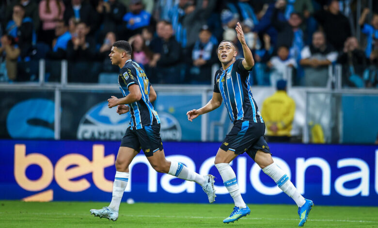 Carlos Vinícius pelo Grêmio