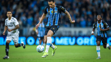 Zagueiro do Grêmio procura jovem torcedora e entrega camisa no dia seguinte Viery pelo Grêmio