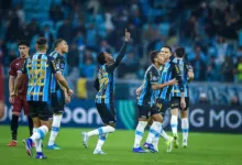 Carlos Vinícius pelo Grêmio
