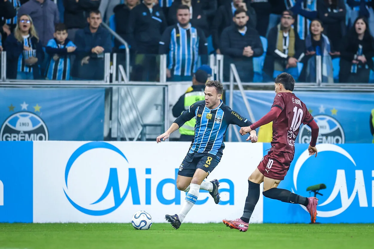 A explicação sobre Arthur não ter sido titular do Grêmio contra o City Torque Grêmio com Arthur