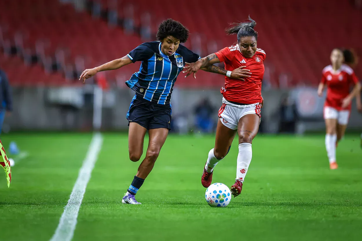 Em jogo histórico no Beira-Rio, Inter supera o Grêmio e avança na Copa do Brasil Feminina RS - FUTEBOL/COPA DO BRASIL FEMININA 2026/GREMIO X INTERNACIONAL - ESPORTES - Lance da partida entre Grêmio e Internacional disputada na noite desta quarta-feira no Estádio Beira-Rio, em Porto Alegre, valida pelo Copa do Brasil Feminina 2026. FOTO: LUCAS UEBEL/GREMIO FBPA