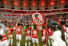 RS - FUTEBOL/COPA DO BRASIL FEMININA 2026/ INTERNACIONAL X GREMIO - ESPORTES - Lance da partida entre Internacional x Grêmio disputada na noite desta quarta-feira no Estádio Beira-Rio, em Porto Alegre, valida pelo Copa do Brasil Feminina 2026. FOTO: RICARDO DUARTE/INTER