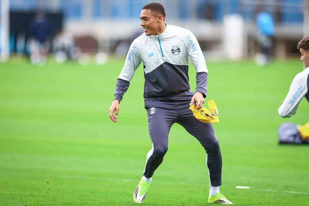 Carlos Vinícius pelo Grêmio