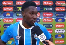 Amuzu, no empate do Grêmio em 1x1 contra o Bragantino na Arena (Foto: Reprodução/Premiere)