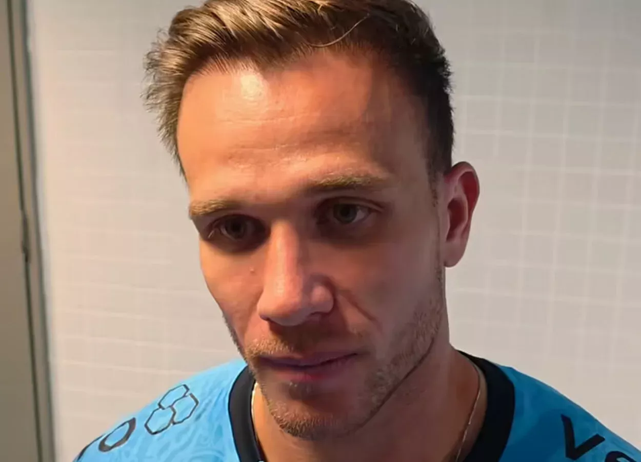 Arthur ainda não se encontra 100% e deve desfalcar o Grêmio por mais tempo Arthur em entrevista pós-jogo