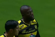 Enner Valencia marca belo gol