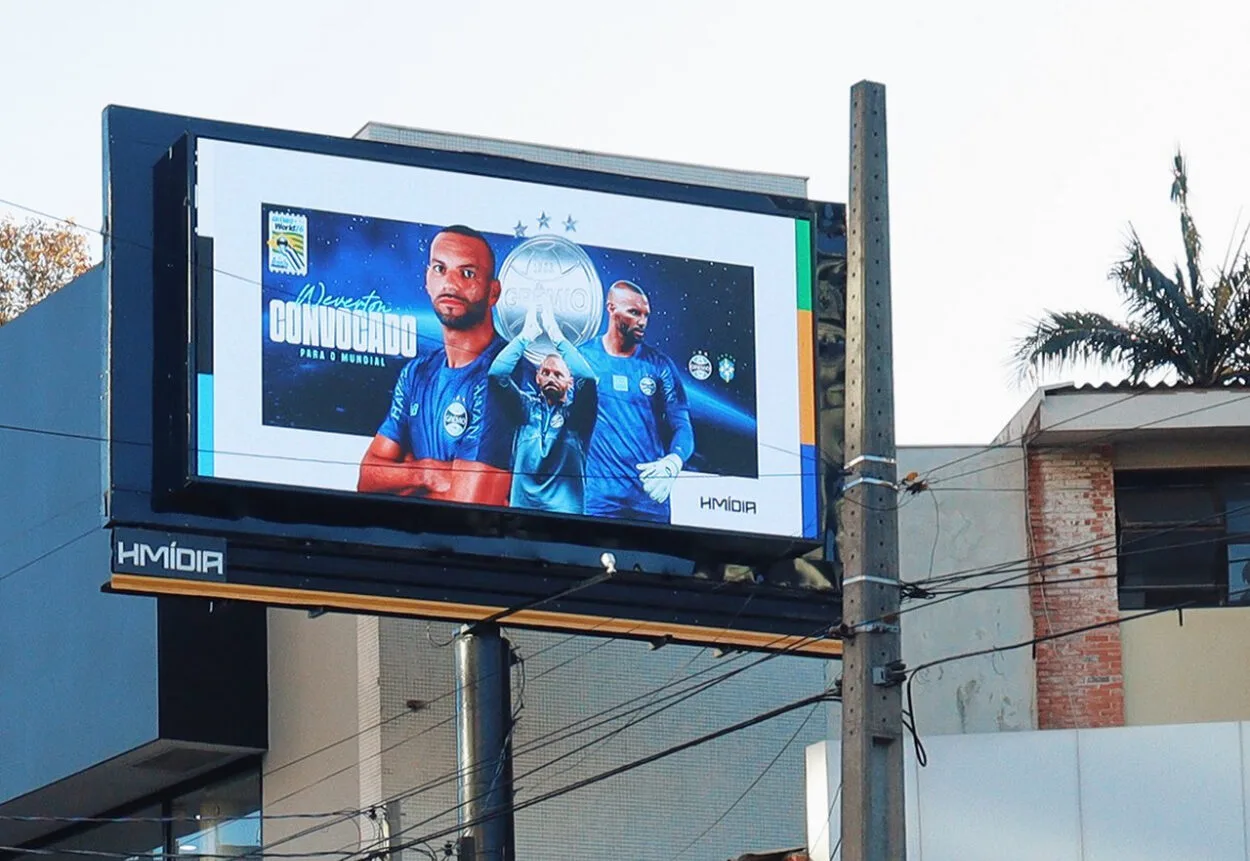 Grêmio prepara nova surpresa e "espalha" Weverton pela cidade: "Merecido demais" IMG_8659