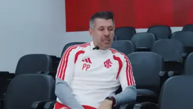 Pezzolano se emociona e segura lágrimas em entrevista com Sobis: "Sou muito humilde" Pezzolano no Inter
