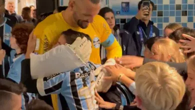 Grêmio divulga imagens da alegria dos pequenos gremistas com Weverton na Arena Grêmio divulga conteúdo de Weverton