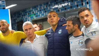 Vestiário do Grêmio tem abraço de Felipão em Tetê e discurso de Carlos Vinícius Grêmio de Carlos Vinícius