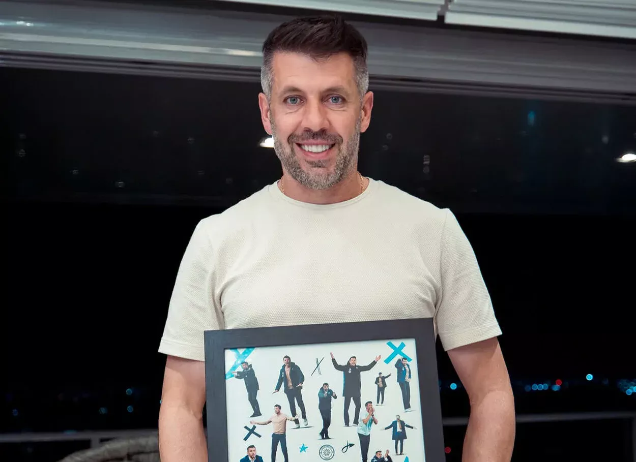 Adversário do Grêmio faz homenagem ao técnico do Inter antes de jogo na Arena Paulo Pezzolano