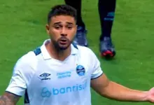 Antigo titular, João Pedro vive cenário incerto no Grêmio mesmo com lesão de Pavón João Pedro pelo Grêmio