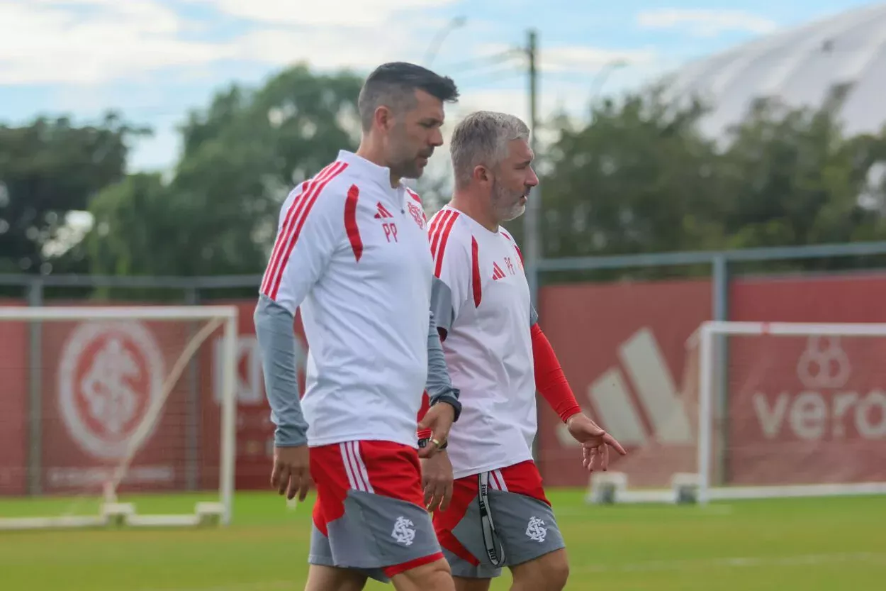 Paulo Pezzolano e Pablo Fernandez, treinadores do Inter
