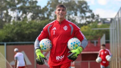 Rochet, goleiro do Inter, no CT Parque Gigante