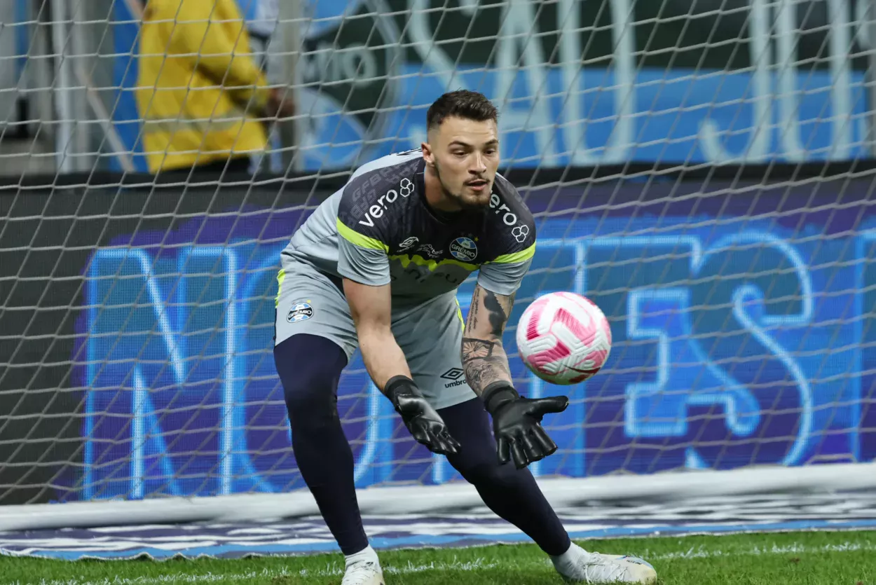 Grêmio informa fratura de Gabriel Grando antes de jogo com o Flamengo; saiba mais Grêmio