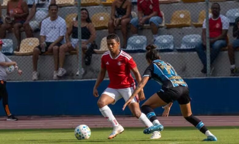 Gre-Nal no Brasileiro Feminino (Foto: Lara Vantzen/Internacional)