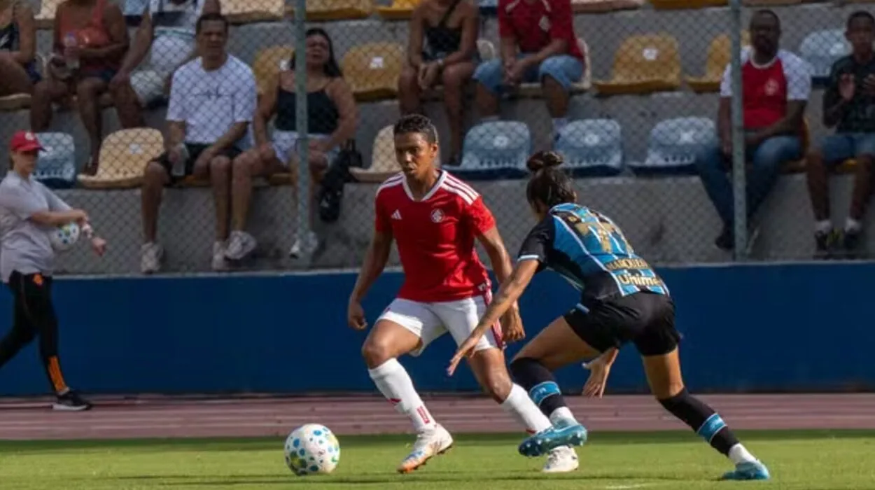 Gre-Nal no Brasileiro Feminino (Foto: Lara Vantzen/Internacional)