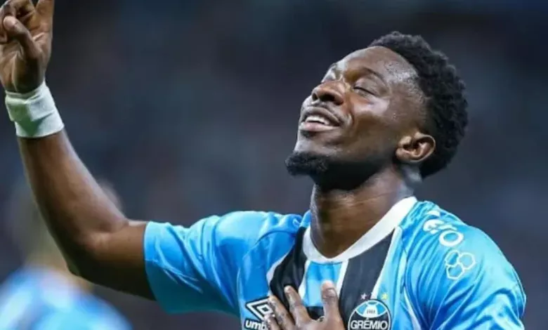 Amuzu pelo Grêmio