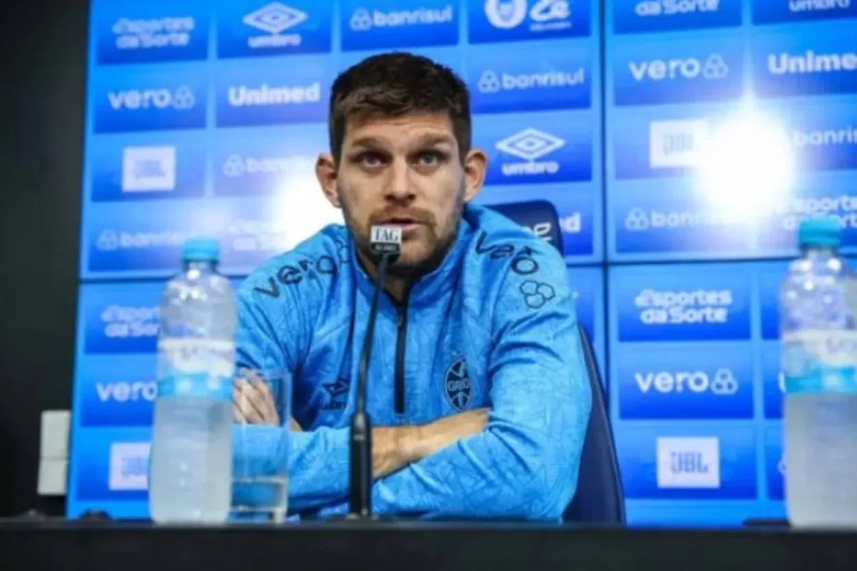 Após nova expulsão, comentarista já fala em "fim de Kannemann no Grêmio" Kannemann pelo Grêmio
